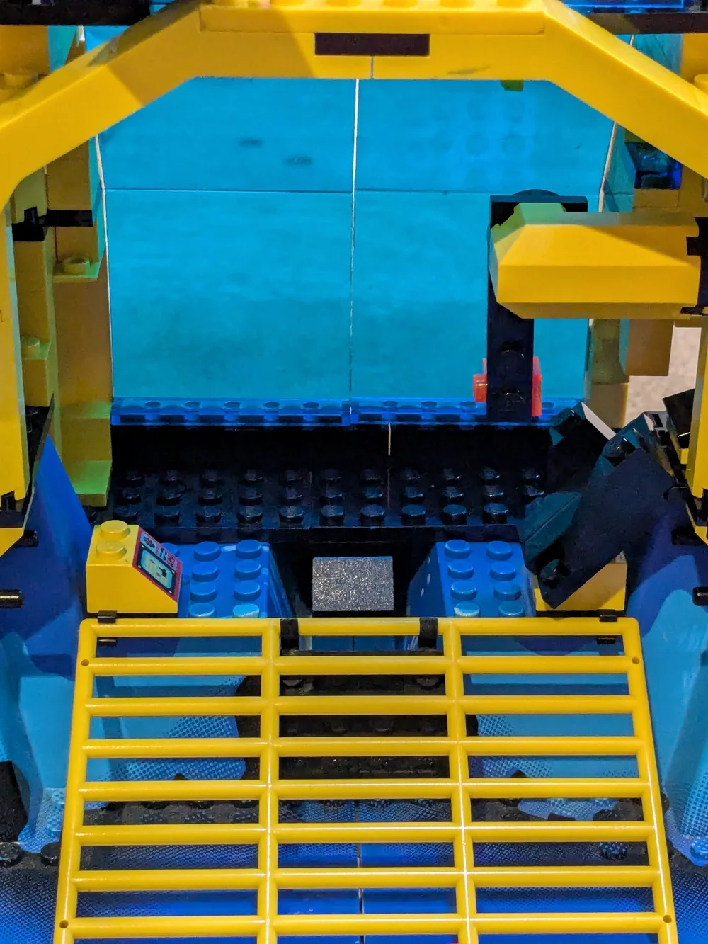 LEGO 6195-1 Neptune Discovery Lab Set - RARE Blue/ Yellow